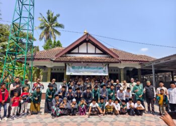 Touring Bernilai Ibadah, BikersMu Kota Magelang Silaturahmi ke Pesantren dan Salurkan Bantuan